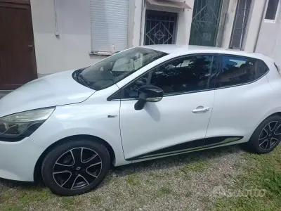 Usado Renault Clio IV 118 CV (86 kW) 2016 Blanco Berlina
