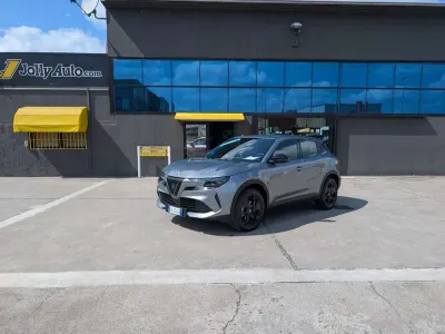 Begagnad Alfa Romeo Junior 145 HK (106 kW) 2025 Silver SUV