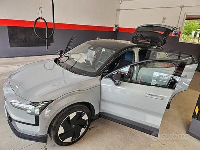 Usata Volvo EX30 200 kW (272 CV) 2024 Grigio SUV