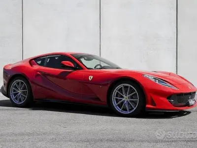 Usata Ferrari 812 799 CV (587 kW) 2019 Rosso Coupé
