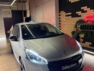Usata Peugeot 208 GT-line 110 CV (80 kW) 2018 Grigio Utilitaria