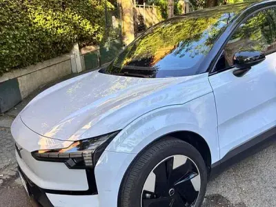 Begagnad Volvo EX30 Plus 75 kW (102 HK) 2024 Blå SUV