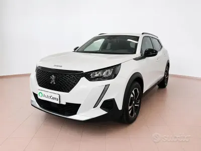 Usata Peugeot 2008 Allure 131 CV (96 kW) 2022 Bianco SUV