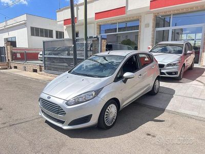 Usata Ford Fiesta Business Edition 75 CV (55 kW) 2015 Grigio Utilitaria