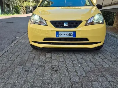 Usado Seat Mii 60 CV (44 kW) 2018 Amarillo Utilitario