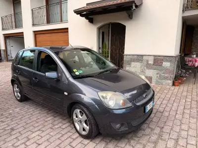 Usata Ford Fiesta 68 CV (50 kW) 2007 Nero Utilitaria