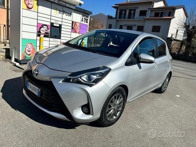 Usata Toyota Yaris 69 CV (50 kW) 2015 Grigio Utilitaria