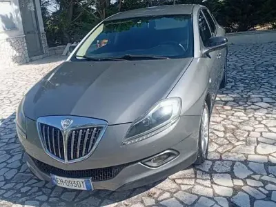 Usata Lancia Delta 120 CV (88 kW) 2011 Utilitaria