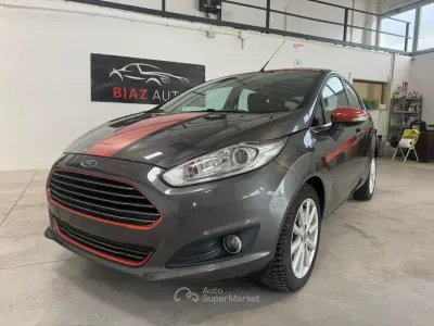 Usata Ford Fiesta Titanium 101 CV (74 kW) 2016 Gray Utilitaria