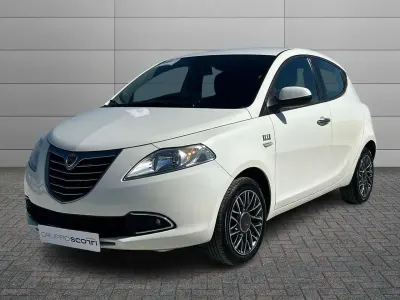 Usata Lancia Ypsilon Platinum 86 CV (63 kW) 2015 Bianco Utilitaria