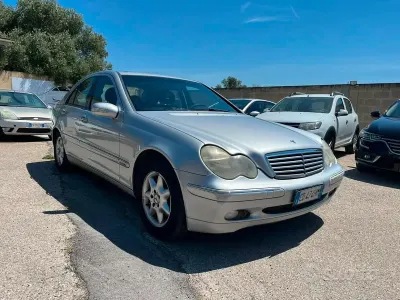 Usata Mercedes C220 Elegance 143 CV (105 kW) 2002 Grigio Berlina