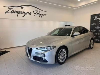 Usata Alfa Romeo Giulia 150 CV (110 kW) 2017 Grigio Berlina