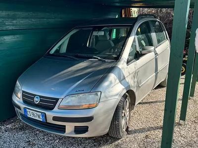 Käytetty Fiat Idea 95 HP (69 kW) 2005 Harmaa Tila-auto