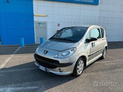 Begagnad Peugeot 1007 75 HK (55 kW) 2007 Grå Minibuss