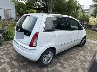 Usata Lancia Musa 69 CV (50 kW) 2009 Bianco Monovolume