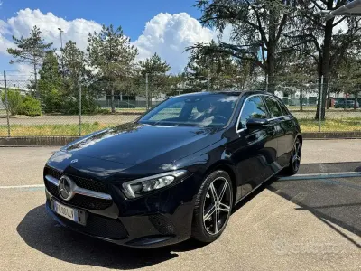 Usata Mercedes A180 109 CV (80 kW) 2018 Nero metallizzato Berlina