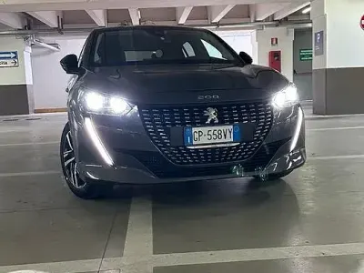 Usata Peugeot 208 Allure 101 CV (74 kW) 2023 Utilitaria