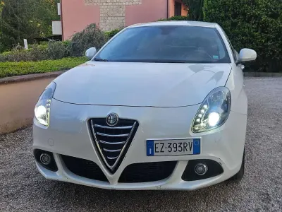 Usata Alfa Romeo Giulietta Exclusive 150 CV (110 kW) 2015 Bianco Utilitaria