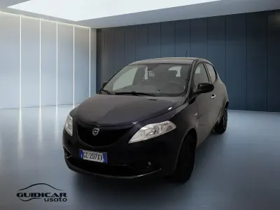 Usata Lancia Ypsilon Gold 69 CV (50 kW) 2020 Blu/azzurro Utilitaria