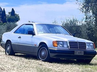 Usata Mercedes E300 188 CV (138 kW) 1989 Argento Coupé