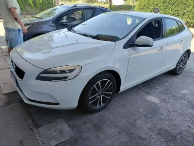 Usata Volvo V40 R-Design 122 CV (89 kW) 2018 Bianco Berlina