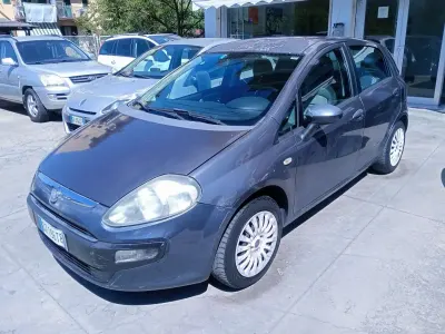 Usata Fiat Grande Punto Dynamic 65 CV (47 kW) 2009 Grigio Utilitaria