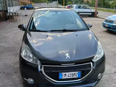 Usata Peugeot 208 68 CV (50 kW) 2012 Grigio Utilitaria