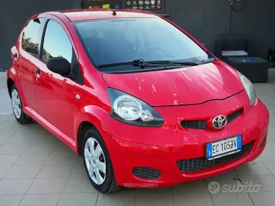 Brugt Toyota Aygo 68 HK (50 kW) 2010 Rød Hatchback
