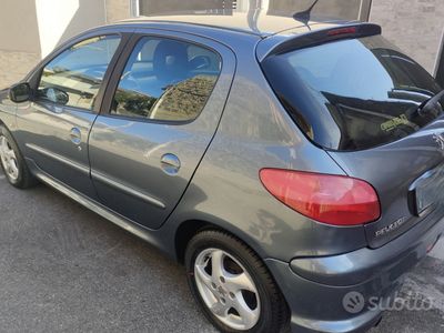 usata Peugeot 206 1.4 HDI anno 2007 cinque porte