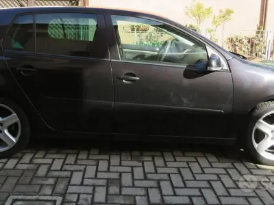 Usado VW Golf V Sportline 105 CV (77 kW) 2007 Negro Berlina