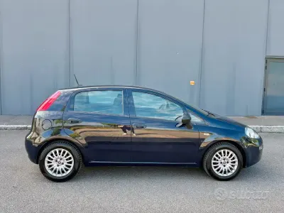 Usata Fiat Grande Punto 77 CV (56 kW) 2009 Nero Utilitaria