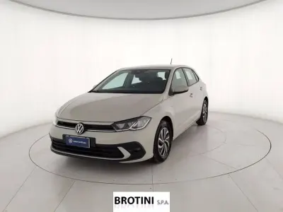 Usata VW Polo Life 95 CV (69 kW) 2023 Grigio Utilitaria