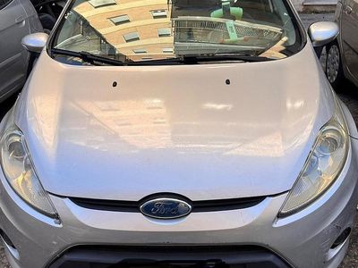 Usata Ford Fiesta 90 CV (66 kW) 2009 Grigio Utilitaria