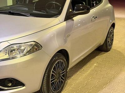 Usata Lancia Ypsilon 95 CV (69 kW) 2017 Grigio Utilitaria