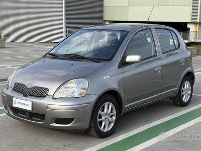 Usata Toyota Yaris Sol 65 CV (47 kW) 2004 Grigio Utilitaria