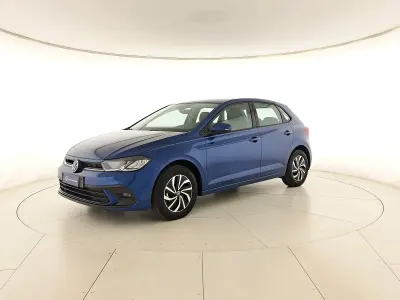 Usata VW Polo Life 95 CV (69 kW) 2023 Reef blue metallizzato Utilitaria