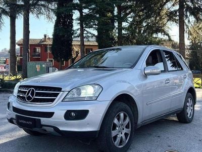 Usata Mercedes ML320 224 CV (164 kW) 2006 Argento SUV