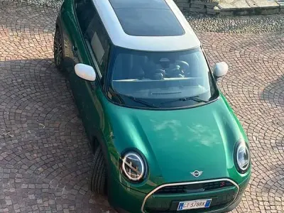Begagnad Mini John Cooper Works 204 HK (150 kW) 2024 Grön Halvkombi
