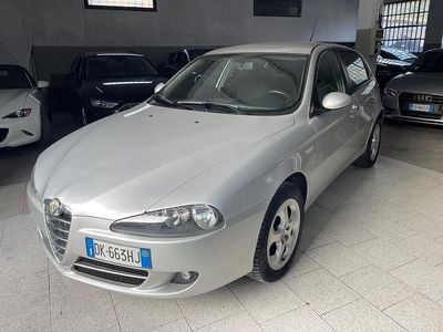 Usata Alfa Romeo 147 119 CV (87 kW) 2007 Argento Utilitaria