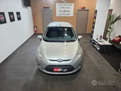 Usata Ford Fiesta Titanium 92 CV (67 kW) 2010 Grigio Berlina
