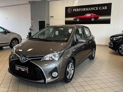 Usata Toyota Yaris Hybrid Active 73 CV (53 kW) 2016 Marrone Berlina