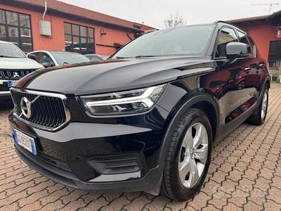Usata Volvo XC40 Momentum 130 CV (95 kW) 2021 Nero SUV