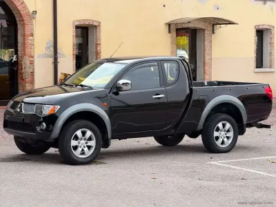 Usata Mitsubishi L Intense 167 CV (122 kW) 2007 Nero SUV