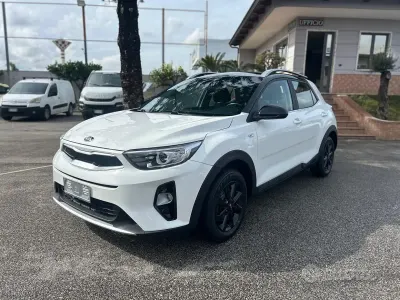 Usata Kia Stonic Style 97 CV (71 kW) 2019 Bianco SUV