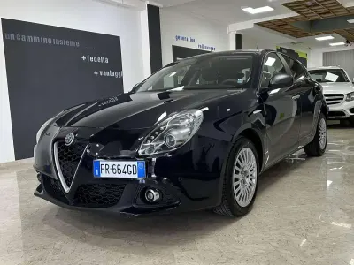 Usata Alfa Romeo Giulietta 120 CV (88 kW) 2018 Blu suggestivo Utilitaria
