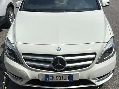 Usata Mercedes B180 Premium 109 CV (80 kW) 2012 Utilitaria