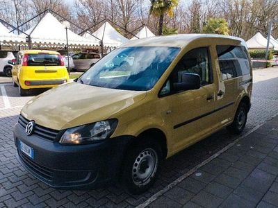 Usata VW Caddy 102 CV (75 kW) 2013 Giallo Monovolume