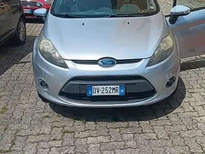 Usata Ford Fiesta 82 CV (60 kW) 2009 Grigio Berlina