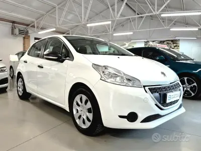 Usata Peugeot 208 Access 82 CV (60 kW) 2013 Bianco Utilitaria