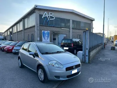 Usata Fiat Grande Punto 65 CV (47 kW) 2006 Grigio Utilitaria
